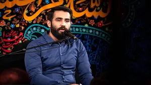 یک مداح در میدان انقلاب تهران: تفکیک بی حجاب و باحجاب، حرف مفت و کار دشمن است