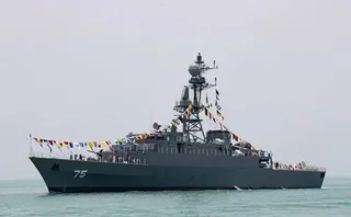 لحظه برخورد اژدر زیردریایی امریکا با ناو ایرانی دنا