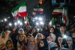 روزنامه جمهوری اسلامی: برخی تریبون ها بلندگوی دشمن شده اند/ تجمعات شبانه را آفاتی جدی تهدید می کند