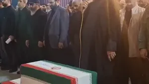 نماز بر پیکر کودک ۱۸ ماهه و مادرش...
