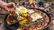 طرز تهیه پیتزای استیک باربیکیو با تخم‌مرغ سرخ‌شده