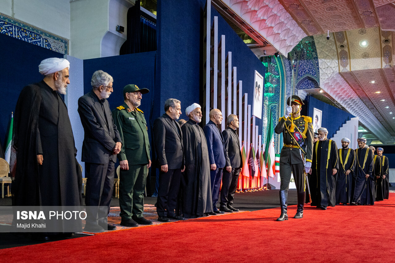 10 نکته درباره مراسم ادای احترام مقامات خارجی به رهبر شهید / از دو هیات متضاد افغانستانی تا عدم دعوت از اروپایی ها 10 نکته درباره مراسم ادای احترام مقامات خارجی به رهبر شهید / از دو هیات متضاد افغانستانی تا عدم دعوت از اروپایی ها