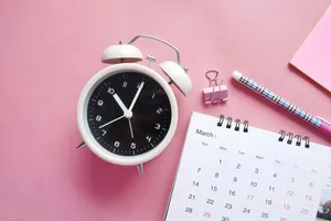 تقویم کامل اسفند ۱۴۰۴: تعطیلات رسمی،روزهای قمر در عقرب و تقویم نجومی