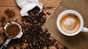 تاریخچه ورود قهوه به ایران از زبان استاد اسماعیل آذر (فیلم)