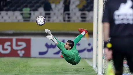 دیوار بلند آبی‌ها در اهواز؛ محمدجواد کیا و جادوی مهار پنالتی در لیگ برتر