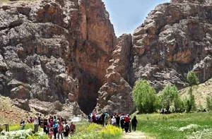منظرۀ خیمه‌های سلطنتی در «تنگه واشی»؛ 130 سال قبل
