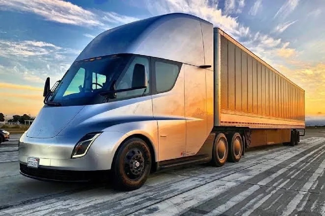 کامیون برقی تسلا Semi کامیون برقی تسلا Semi