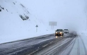 بارش برف، مه‌گرفتگی و لغزندگی در جاده های مازندران